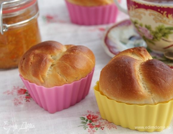 Разогреваем духовку до 180-200°С. Ставим емкость с водой на дно духовки. Выпекаем 20-25 минут.