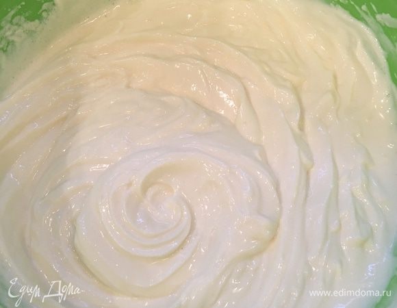 Начинка. Миксером взбиваем все ингредиенты до однородности и пышности. Вместо творога можно использовать Рикотту с низким содержанием жира или заменить ею половину порции творога.