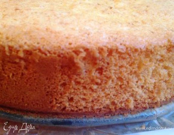 Вылить тесто в смазанную маслом или простеленную пергаментом форму диаметром 20 см. Выпекать при температуре 180-200°С 25-30 минут. 
Дать остыть. Вынуть из формы.
