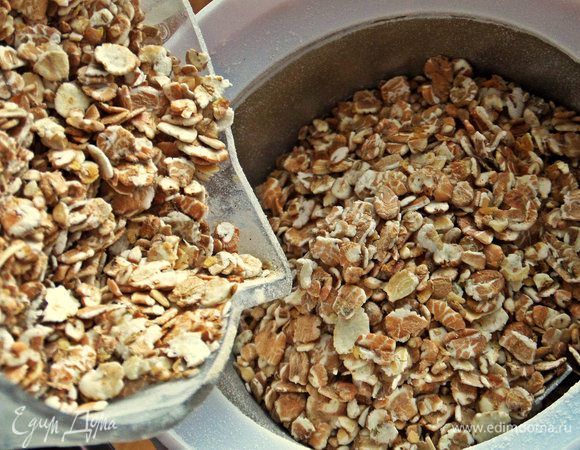 Хлопья перемолоть на кофемолке.