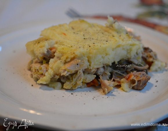 Разрезанем и аккуратно раскладываем по тарелкам. Приятного аппетита.