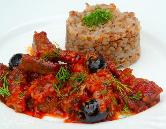 Подаем с рисом, картофельным пюре, либо же с гречневой кашей. Приятного аппетита!