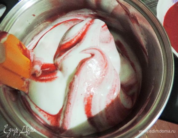 Перемешиваем лопаткой до полной однородности.