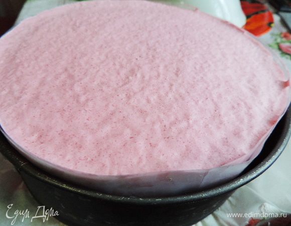 И заполняем форму оставшимся муссом. Убираем торт в морозилку минимум на 4 часа, в идеале на ночь.