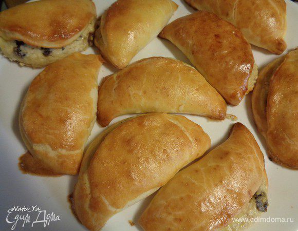 Сочники готовы. Из указанного количества ингредиентов у меня получилось 17 сочников.