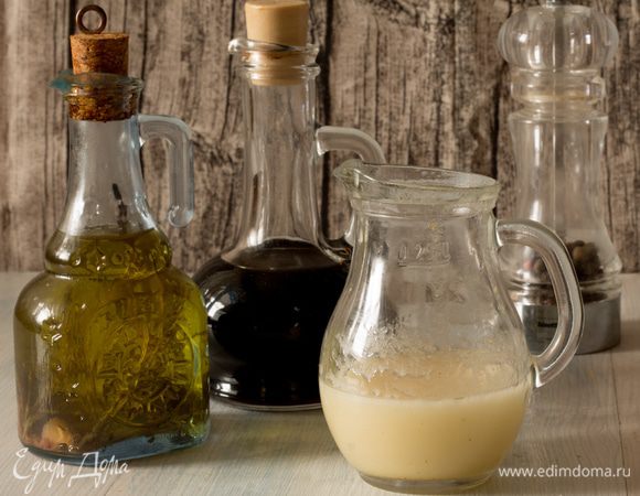 У меня всегда есть в запасе некоторое количество этой заправки, наряду с бальзамиком и ароматизированным оливковым маслом.