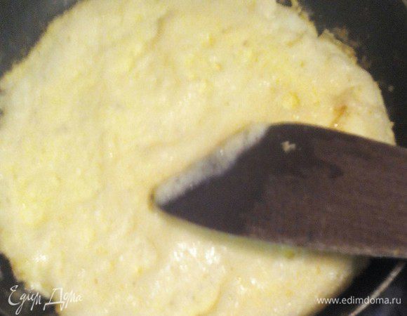 Сверху лишнюю пену я убрала лопаточкой.