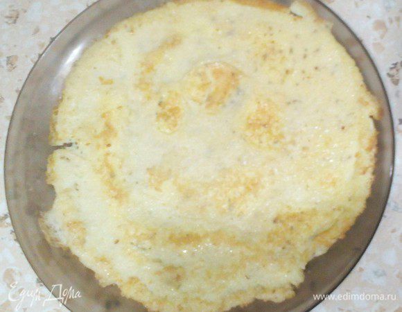 Перевернуть на блюдо быстро и аккуратно.