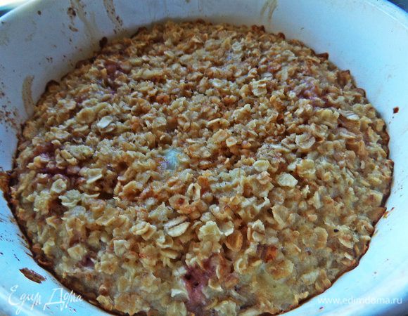 Запекаем полчаса при 180°С, пока верх не начнёт пружинить.