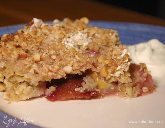 Выпекать крамбл в разогретой духовке 30 минут.