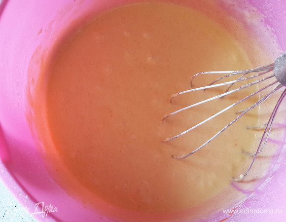 Взбить яйца с сахаром. 