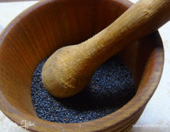 Растолките в ступке, кардамон тоже растолките в ступке.