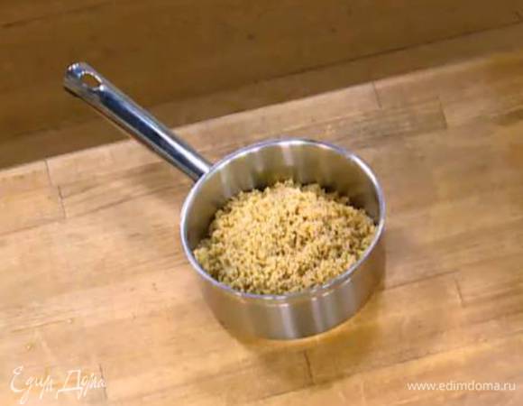 Киноа отварить согласно инструкции на упаковке.