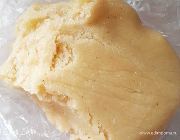 Скатать шар и завернуть в пленку. Положить в холодильник минут на 30-40.