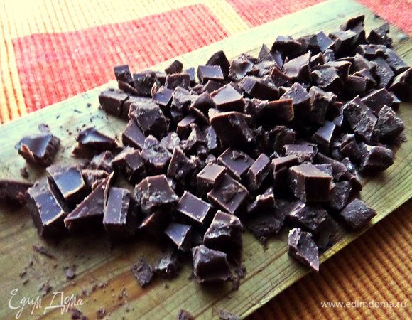 Пока накрошим шоколад (у меня 50%).