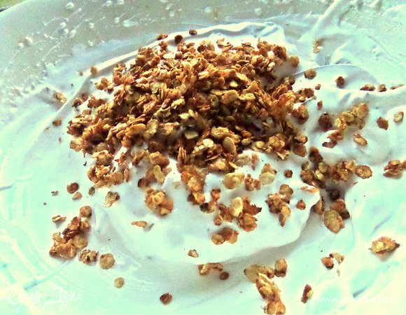 И вот настала очередь грильяжа из овсянки. Она стала такая вкусная,похожа на орешки! Большой соблазн съесть половину.