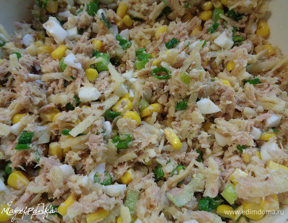 Все составляющие салата перемешать.