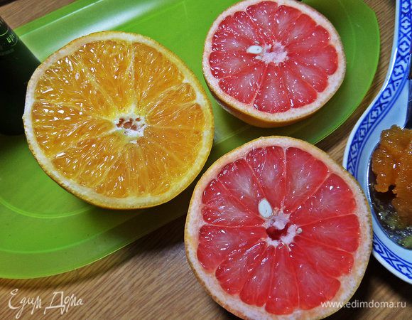 Делим фрукты пополам.