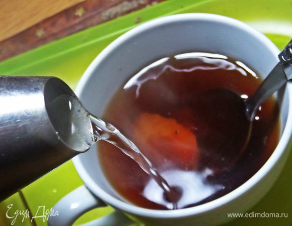 Разбавляем кипятком, размешиваем (так я обычно и пью). Но если вы сторонник чайных церемоний, то делайте всё по правилам!