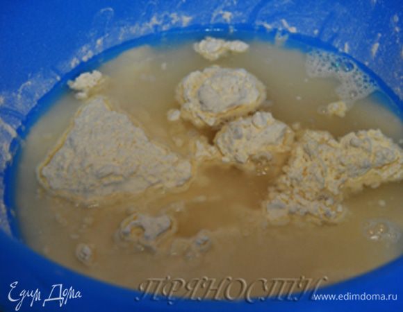 Затем добавьте соль, затем воду.