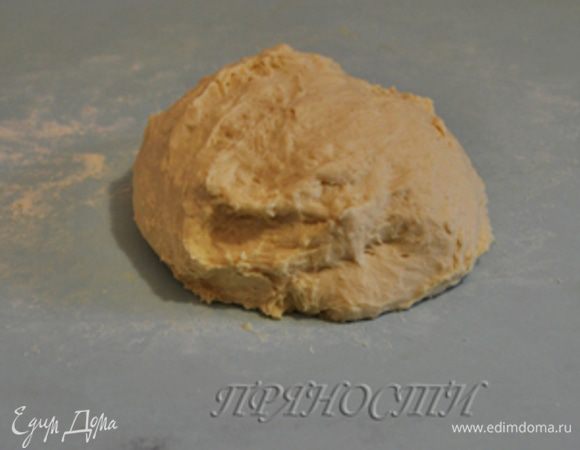 Тесто станет совершенно свободно отходить от рабочей поверхности, оно станет мягкое, воздушное, с ним будет приятно работать. У вас появится ощущение, что в тесто почему то добавилось еще немного муки — оно станет совершенно послушным. Это просто сказка: оно преображается, вы говорите с ним, и уже понимаете — через пару часов вас ждет просто сказочный результат!