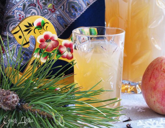 Горячий напиток процедить, разлить по кружкам или стаканам и наслаждаться. Приятного аппетита! Пусть вам будет тепло и уютно!