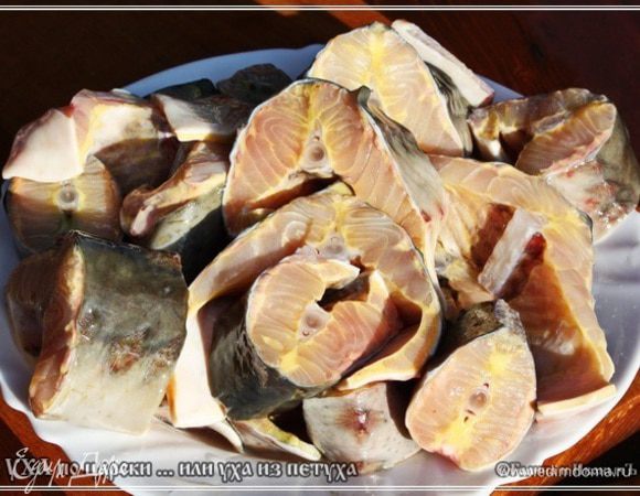 Еще раз хорошо промыть. Можно и даже нужно немного присолить и убрать в холодильник. До этих стерльяжих деталей очередь дойдет не сразу.