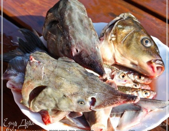А вот это все для второй закладки в бульон. Тоже пока не лишним будет в холодильник убрать.