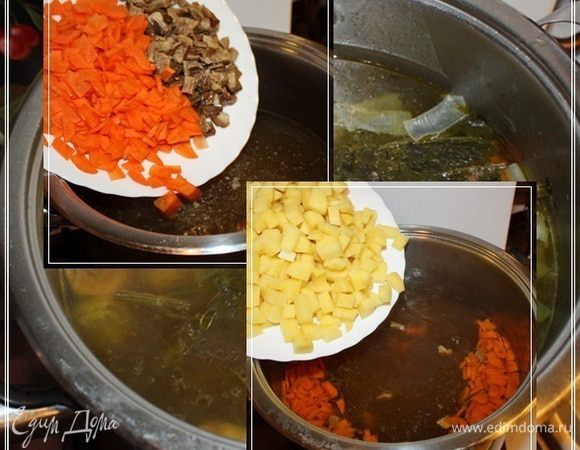 Грибы и морковка сразу возвращаются в бульон. Бульон снова довожу до кипения на сильном огне и, возвратив его, огонь на прежнюю позицию, потомить минут двадцать, чтобы морковка немного приварилась. 
И уж потом картошка в кастрюлю отправится.
В этот момент я солю уху. Понемногу добавляя соль добиваюсь легкой присоленности. Именно «присо», а не «пере».
