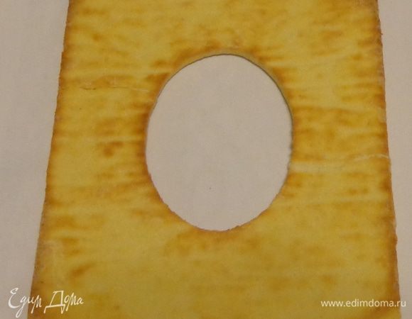 Сделать заготовки-основы для пряников, рассчитав, отверстие какого диаметра или формы вам потребуется. 