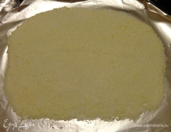 Леденцы раздробить почти в пыль. Насыпать эту массу на фольгу, придав нужную форму и поместить в духовку на несколько минут, пока вся масса не расплавится и станет однородной. Глаз отводить от духовки нельзя ни на минуту, иначе все сгорит и придется начинать заново.