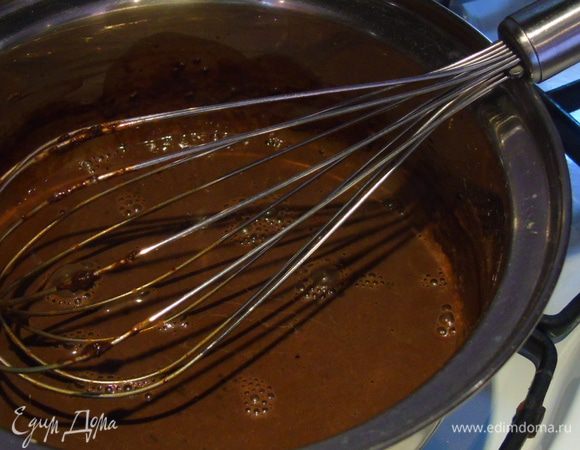 Готовим помешивая все время венчиком, пока какао не растворится.