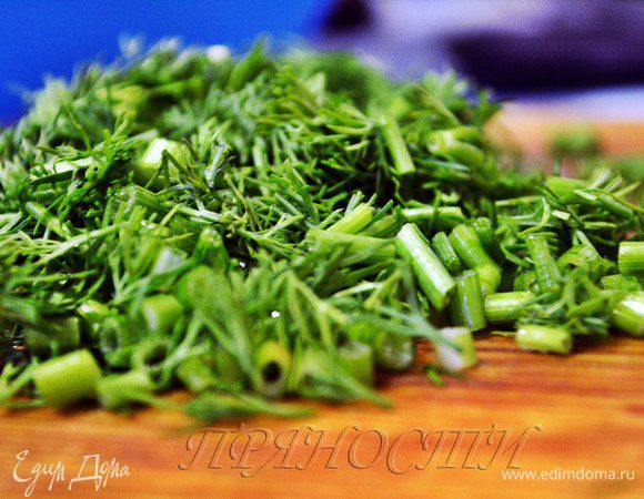 При подготовке начинки ориентируйтесь на свою форму, в которой будете выпекать бэлеш. Форма должна быть глубокой, чтобы поместилось много начинки, высотой 5-7 см. 
Пропорции на ваше усмотрение: картофель, мясо (вкуснее всего с мясным, ассорти-например, говядина, свинина, курица), крупная луковица или даже 2 штуки, семена укропа, зелень (укроп, петрушка), раскрошенный лавровый лист, соль, стакан бульона (можно и воды, но с бульоном вкуснее).
