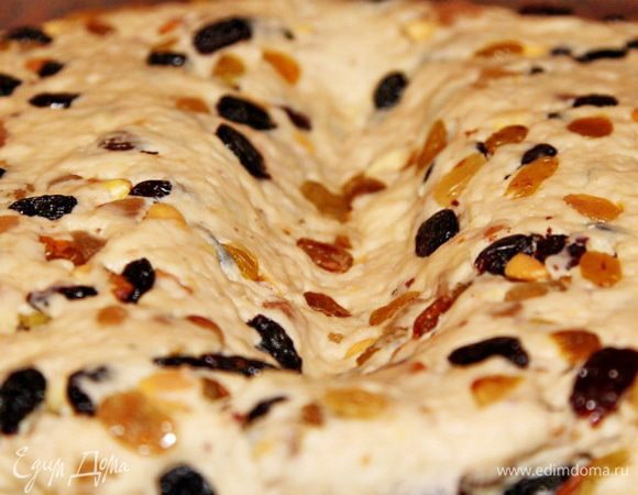 Зрительно делим квадрат на 1/3 и 2/3 части и ребром ладони делаем углубление, отступив от верхнего и нижнего краев на 3-3,5 см...В этом году я эту опцию пропустила. Честно скажу — особой разницы не заметила. Но раз рецепт древний, пишу как есть. 