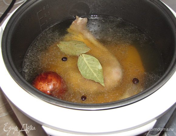 За 15 минут до окончания варки добавить лавровый лист.