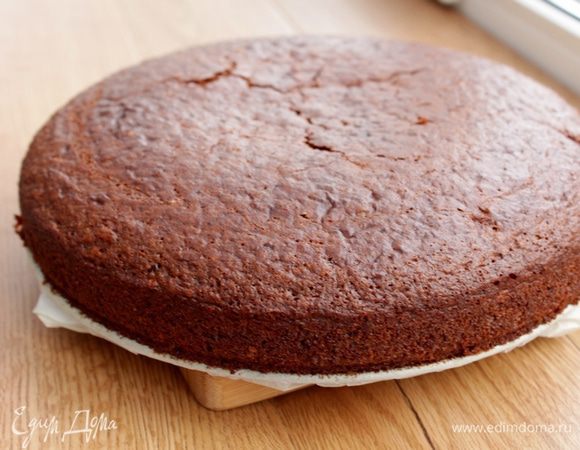 Пирог остудить (после выпечки пирог приобретает благородный шоколадный оттенок).