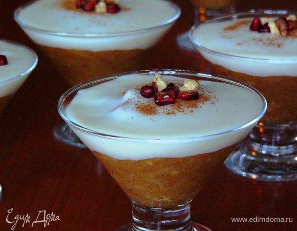 Разливаем кисель по стаканчикам, покрывая пюре. Сверху можно украсить десерт взбитыми сливками, но я этого не делала. Украсила орехами, гранатовыми зернами и корицей. Получился прекрасный легкий десерт, которому порадовались взрослые и дети! Кушайте на здоровье!