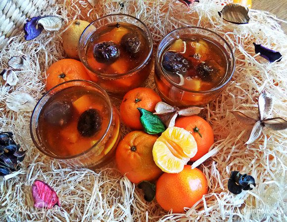 Вот таким оригинальным напитком можно зимой побаловаться! Вкус очень разный, если не перемешивать, каждый глоток — приятное удивление!