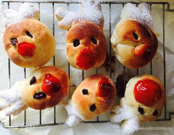 Выпекаем минут 20, остужаем на решетке. Украшаем с детьми: носик смазываем вареньем, рога посыпаем пудрой (снежком) и радуем детей в преддверии праздника!! Всем хорошего настроения!