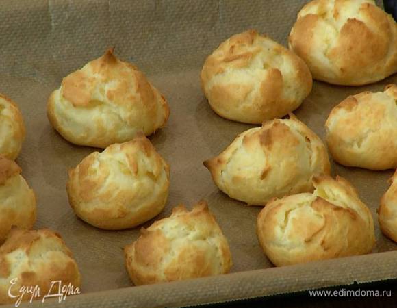 Выпекать в разогретой духовке 15–20 минут.