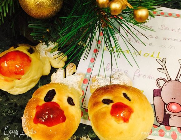 P.S.: Так увлеклась процессом формовки, что забыла, ведь это по сути шафрановые булочки, вроде как и цвет должен быть более желтым — видимо, шафрана маловато, а так это очень пушистые вкусные булочки! 
Только если вы любите послаще, пару ложек сахара можете смело добавить!