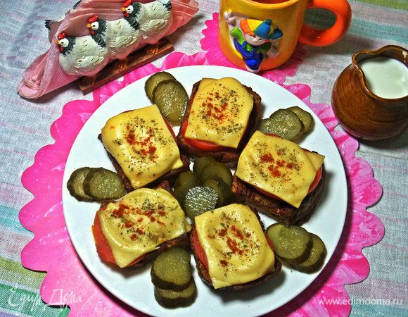 Очень вкусно с маринованным огурчиком.