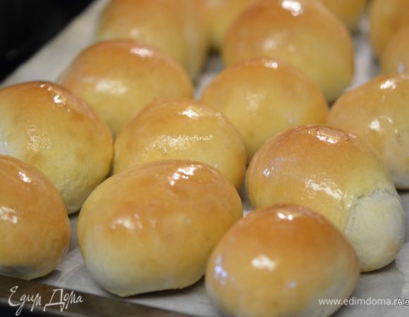 Ставим в разогретую духовку на 190°C на 12-14 минут. Смажем теплыми растопленным маслом 1 ст.л.
Подаем к столу!