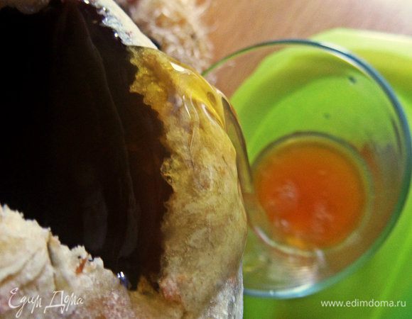 Переливаем варенуху в стакан.