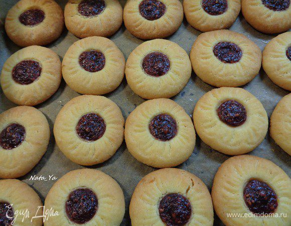 Остудить печенье на решетке.