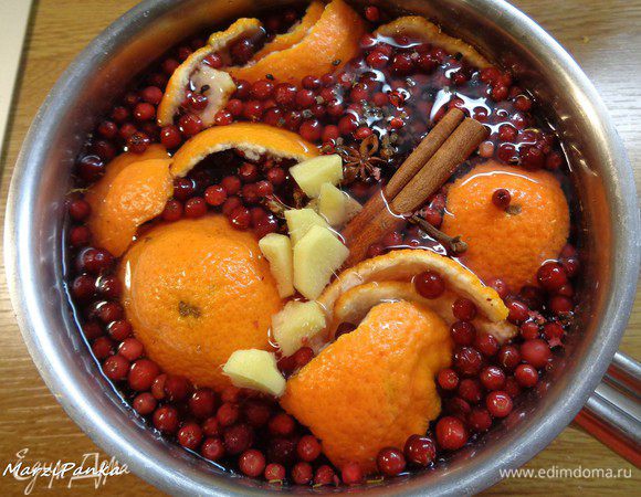 Положить специи.
Корицы нужна одна палочка.