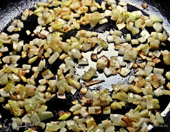 Обжарить на растительном масле.
