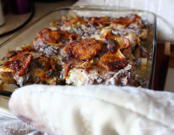 Накрыть фольгой и поставить в разогретую до 180°С духовку, на 1 час. Затем снять фольгу и дать постоять еще минут 20-30 до образования корочки :)