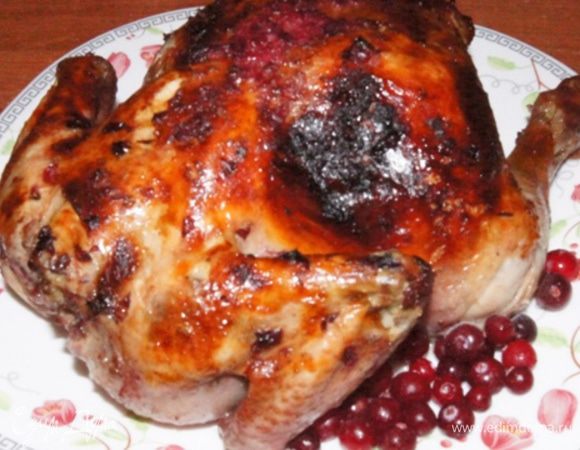 Духовку разогреть до 230°С. Форму смазать растительным маслом и выложить в нее курицу без маринада. Запекать около 1 часа 10 минут.
Периодически поливать курицу маринадом. Если начнет подгорать,убавьте температуру до 180°С.