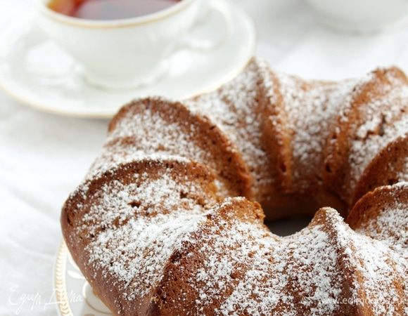 Посыпать сахарной пудрой.